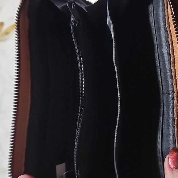 Brown Llama Designed Wallet. Used Condition. Missing Zipper Pull !!! - Picture 3 of 8